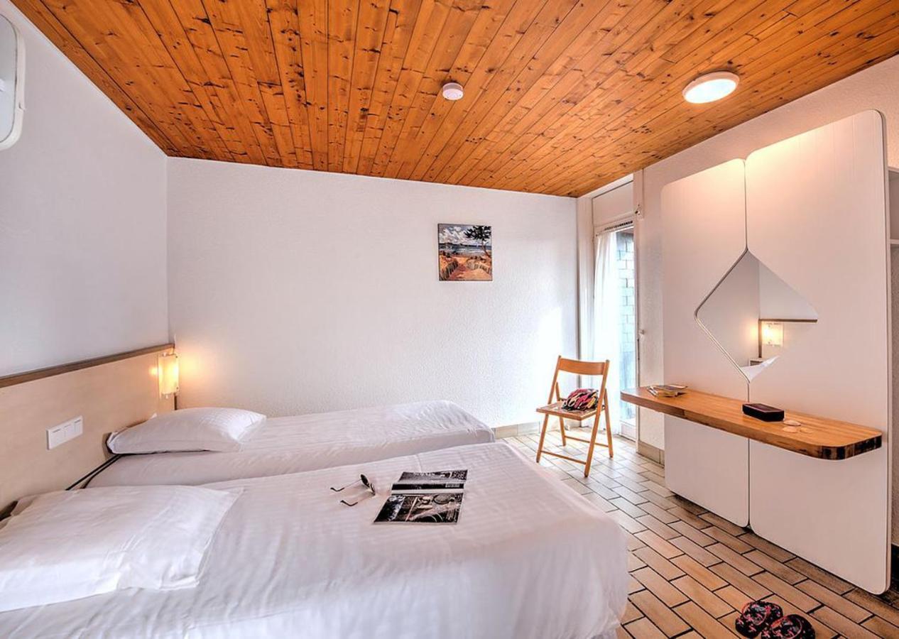 One-Bedroom Apartment,944266729:JPEG