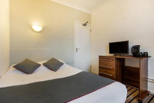 Double Room with Shared Bathroom