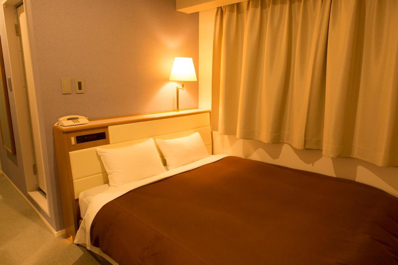 Quarto Duplo com 1 Cama de Casal Pequena