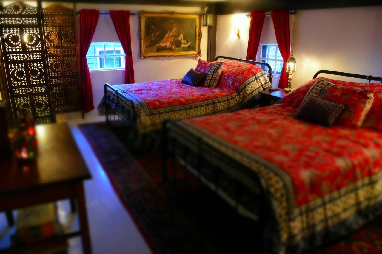 Double Room with Shared Bathroom
