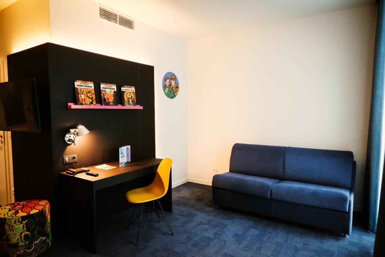 Premium Queen Room sofa bed,976092730:JPEG