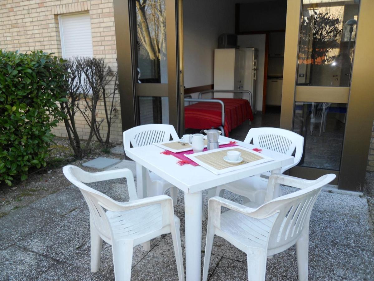 One-Bedroom Apartment,1329500642:JPEG