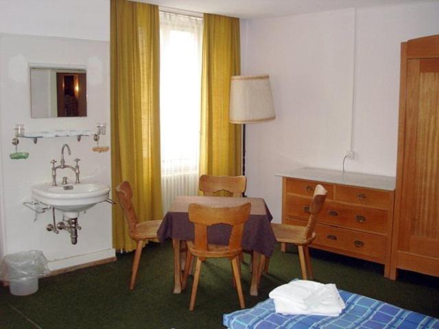 Einzelzimmer mit Gemeinschaftsbad