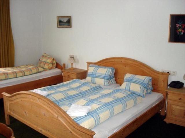 Dreibettzimmer mit Gemeinschaftsbad