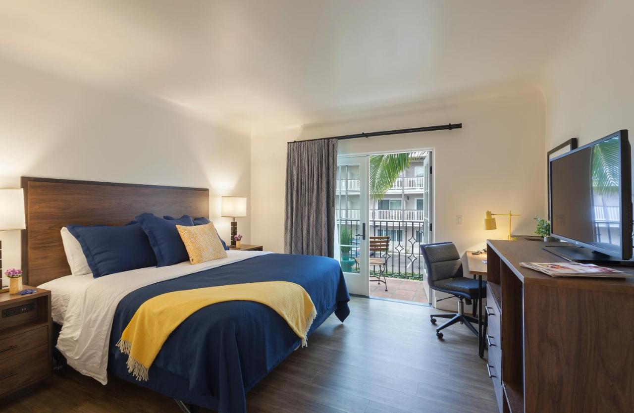Room 1 King Bed Bathtub Balcony Accessible