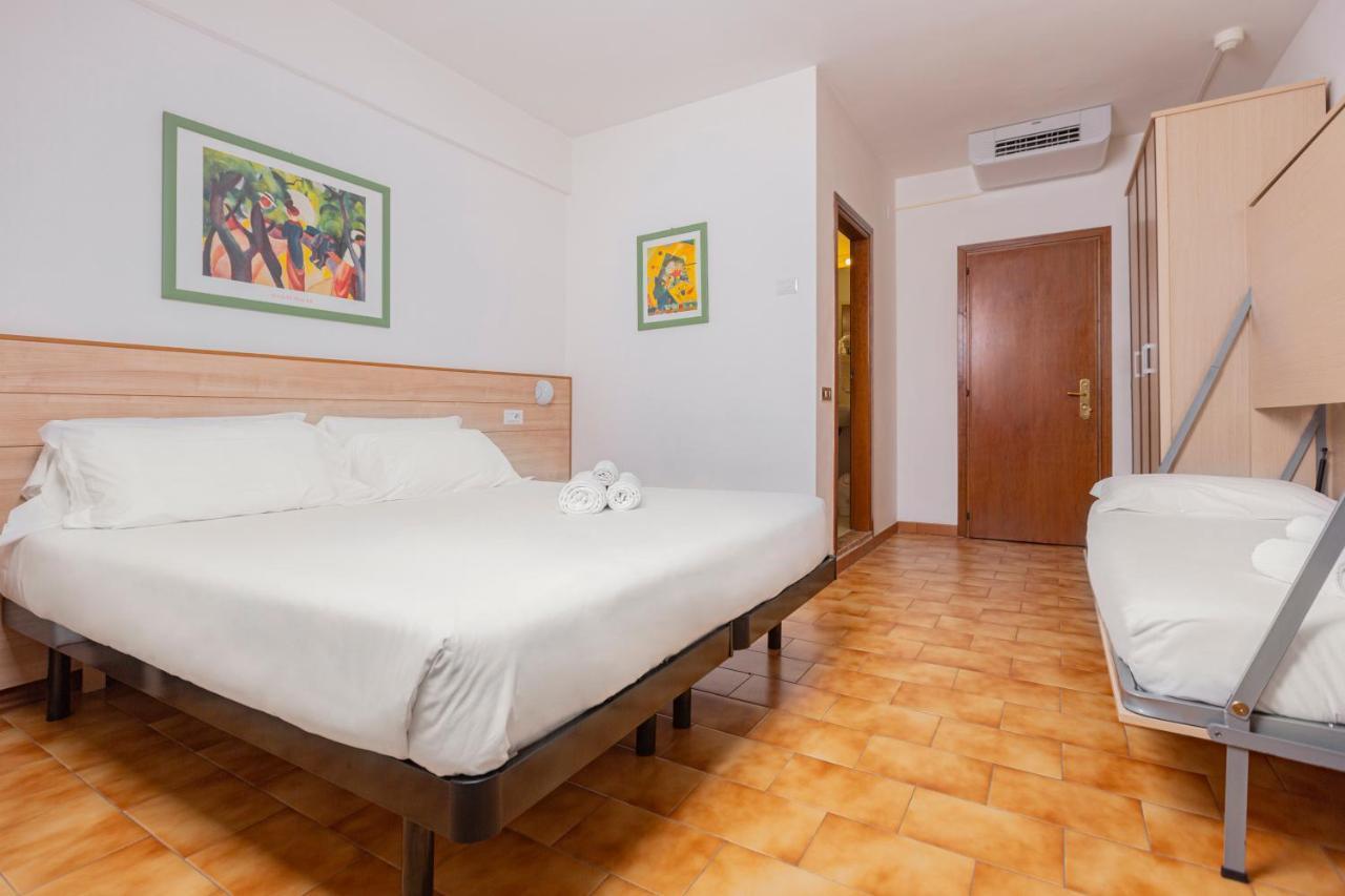Standard Triple Room,989556526:JPEG
