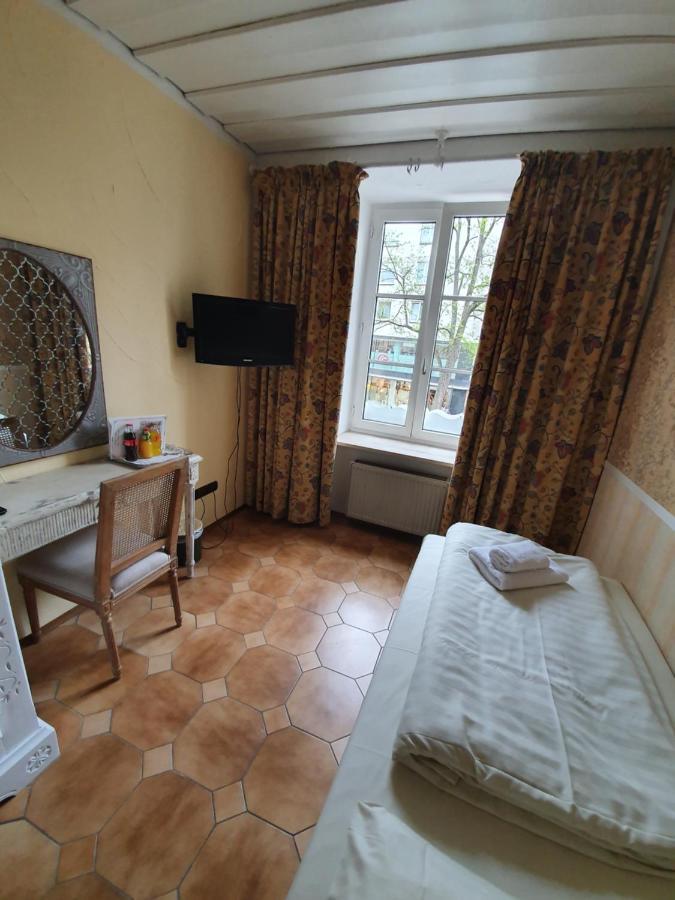 Single Room,993389749:JPEG