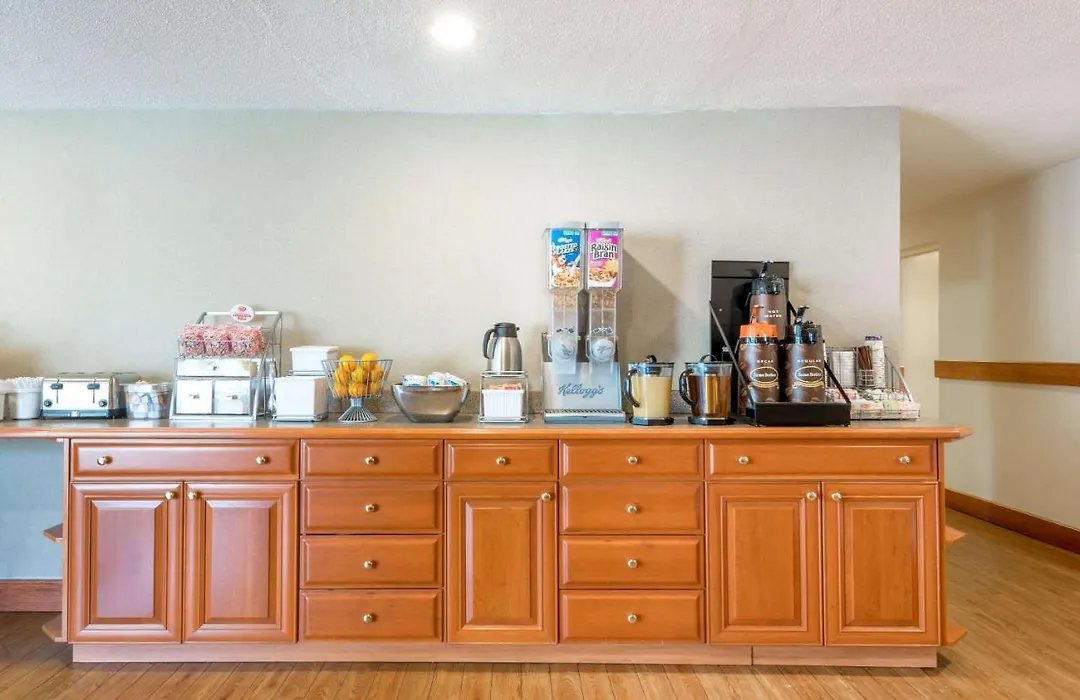 Super 8 By Wyndham Watertown/Cambridge/Boston Area-1