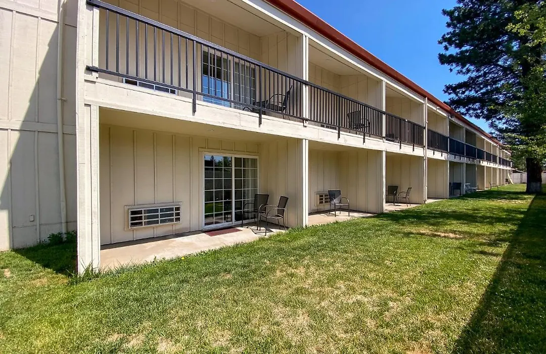 Sisters Inn & Suites-1