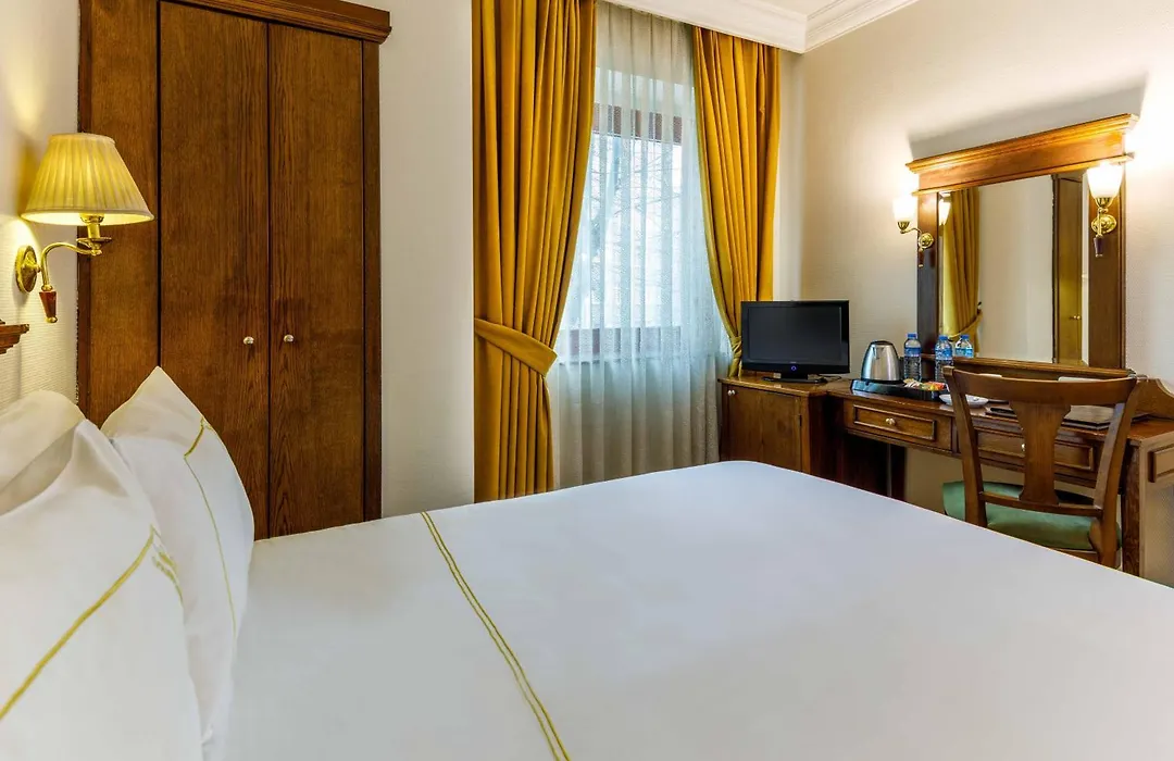 Golden Crown Hotel-1