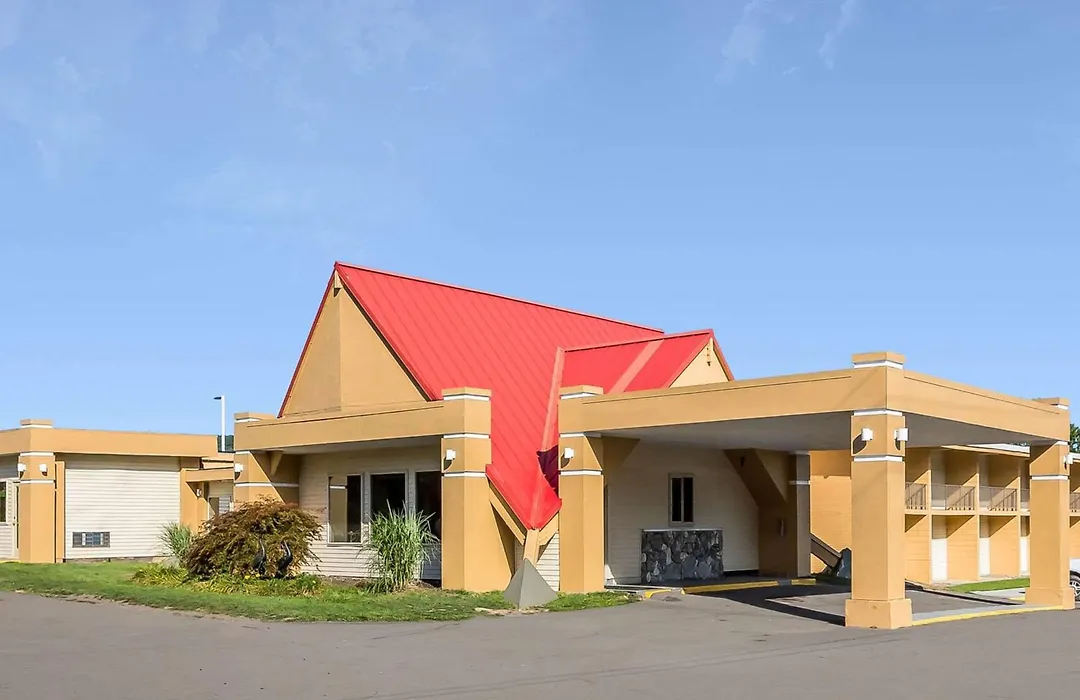 Econo Lodge Inn & Suites-1