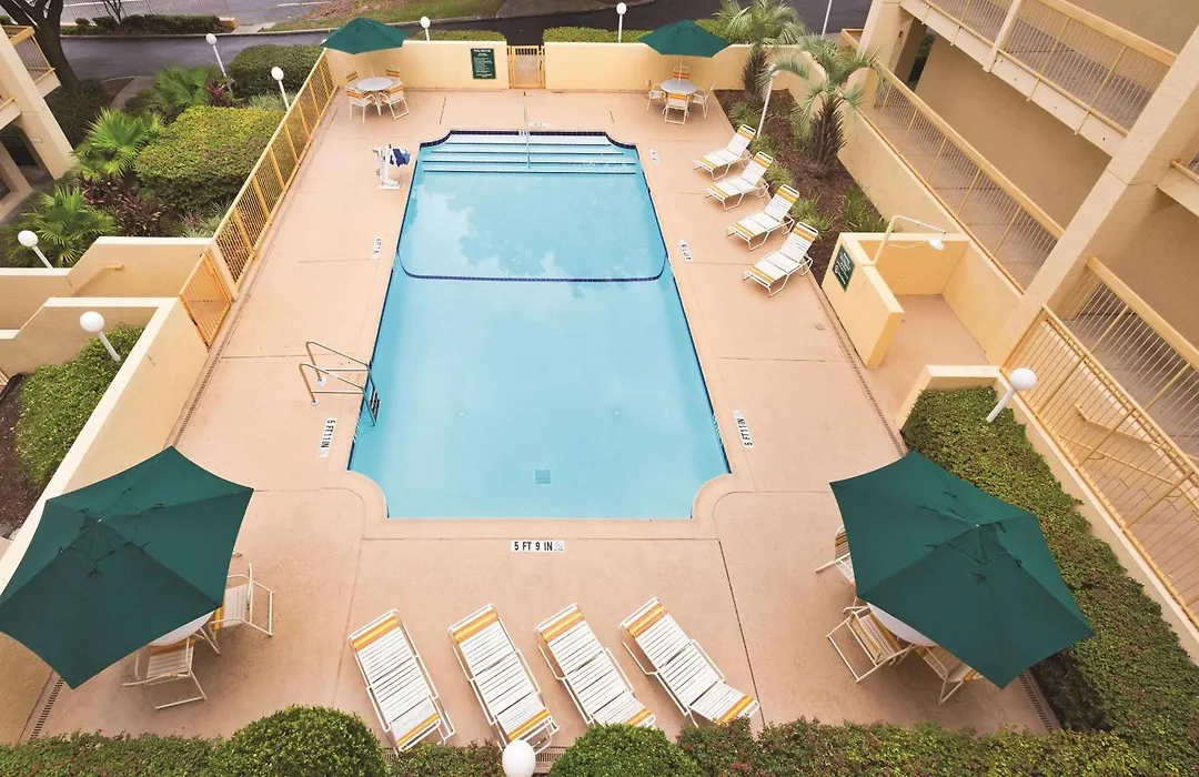 Days Inn By Wyndham Gainesville Florida-1