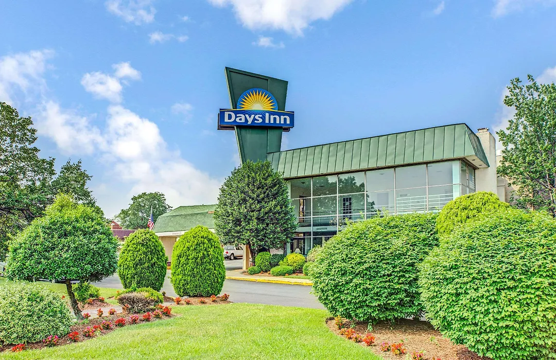 Days Inn By Wyndham Arlington/Washington Dc-1