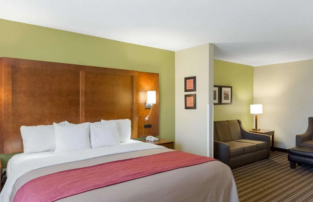Comfort Inn & Suites Fayetteville-University Area-1