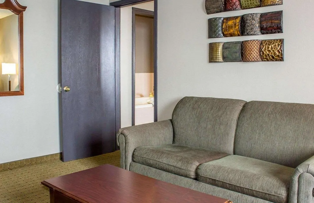 Econo Lodge Ames-1