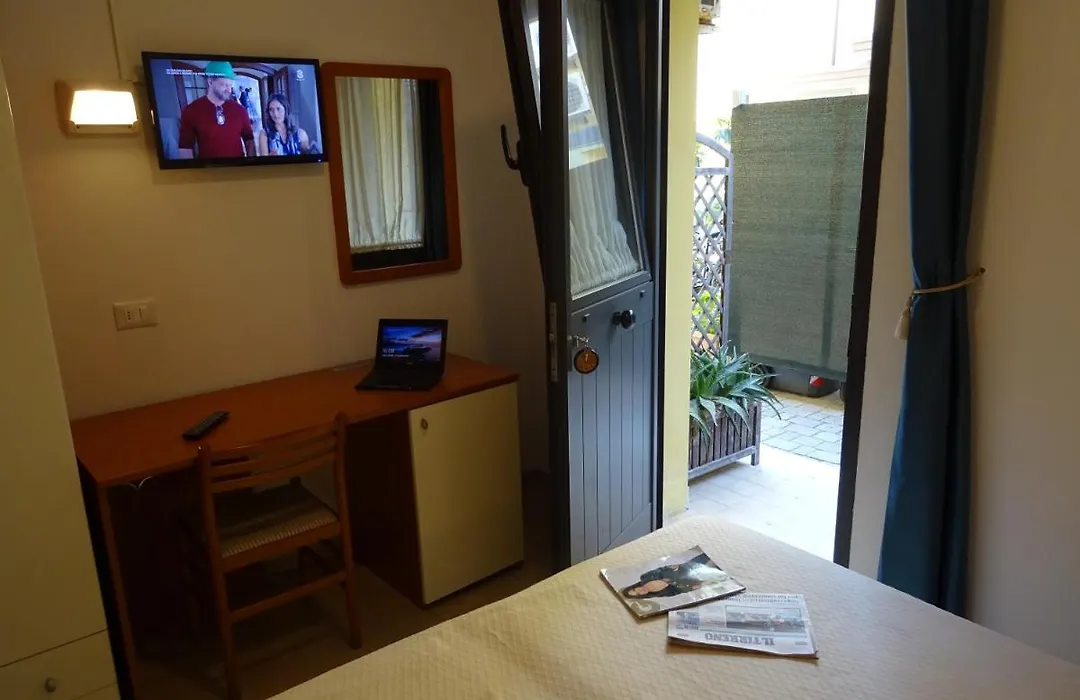 Hotel Sole E Mare-1