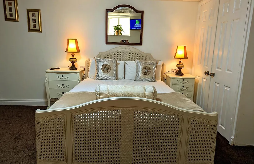 Brookside Hotel & Residents Bar , Cozy Lounge Areas & Terrace ,Suitable For Solo Travelers Couples Educational Groups Families & Contractors Welcome-1