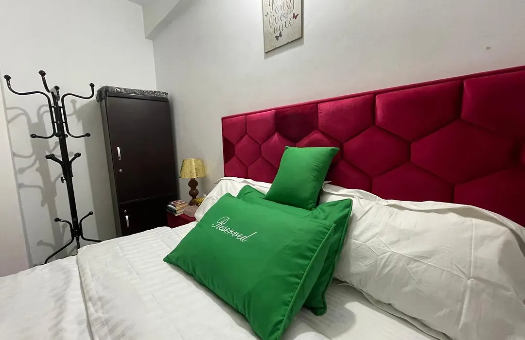 Hyatt Aryana Guesthouse 1-1
