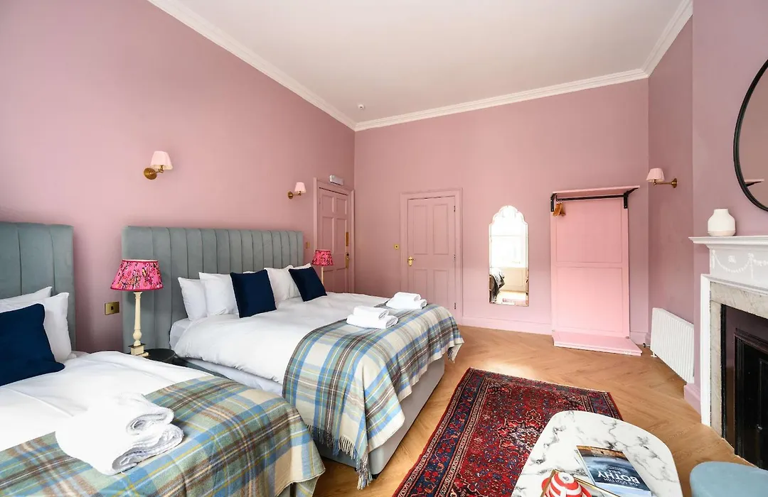 Queen Charlotte Guesthouse-1