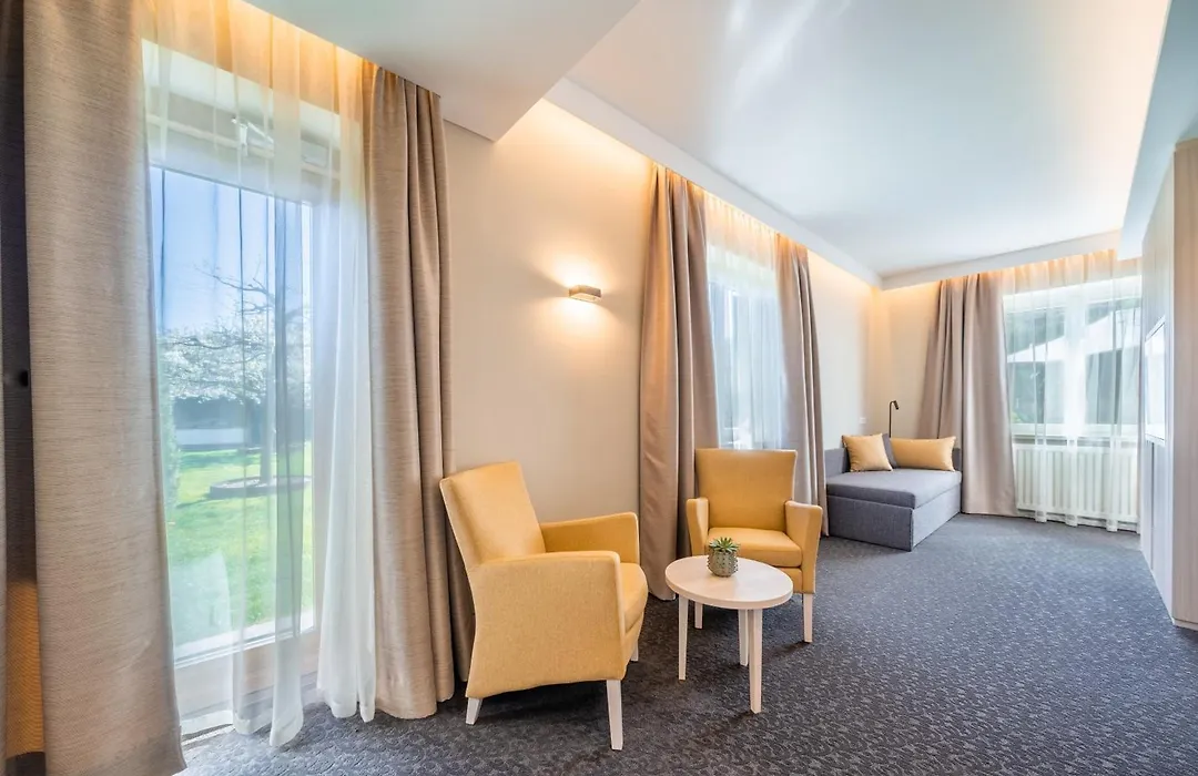 Hotel Frangart An Der Weinstrasse-1