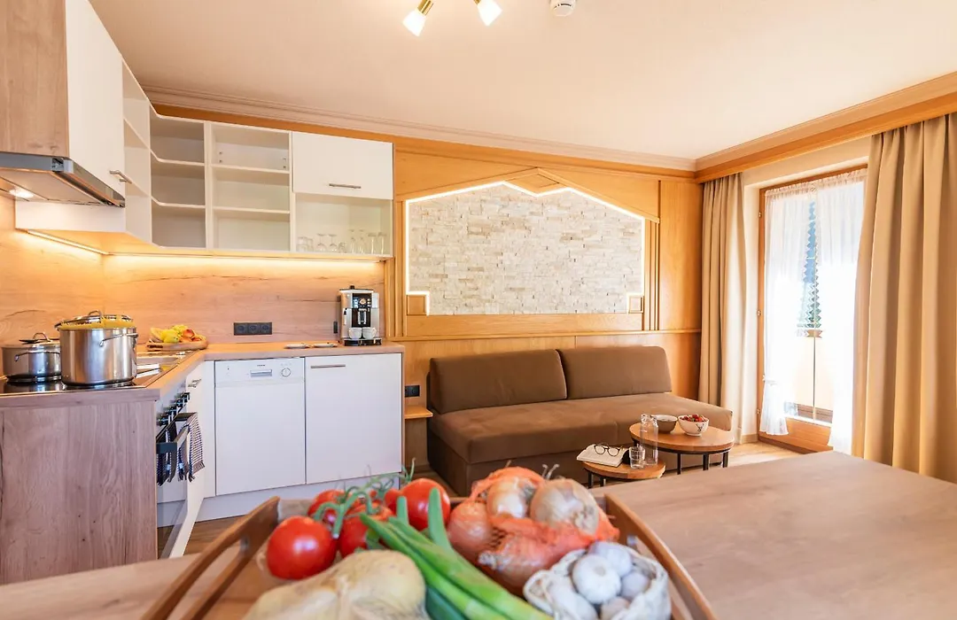 Hotel Garni Apart Tina-1