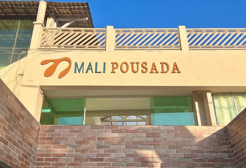 Pousada Mali em frente as Piscinas Naturais-1