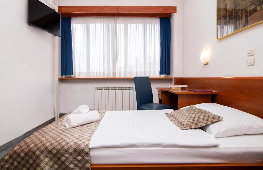 Hotel Neboder-1