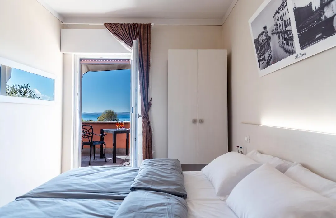 Hotel Cristina-1