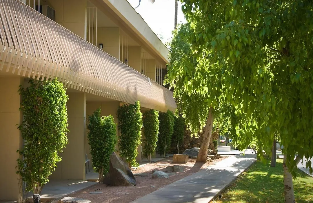 Days Inn By Wyndham Palm Springs-1
