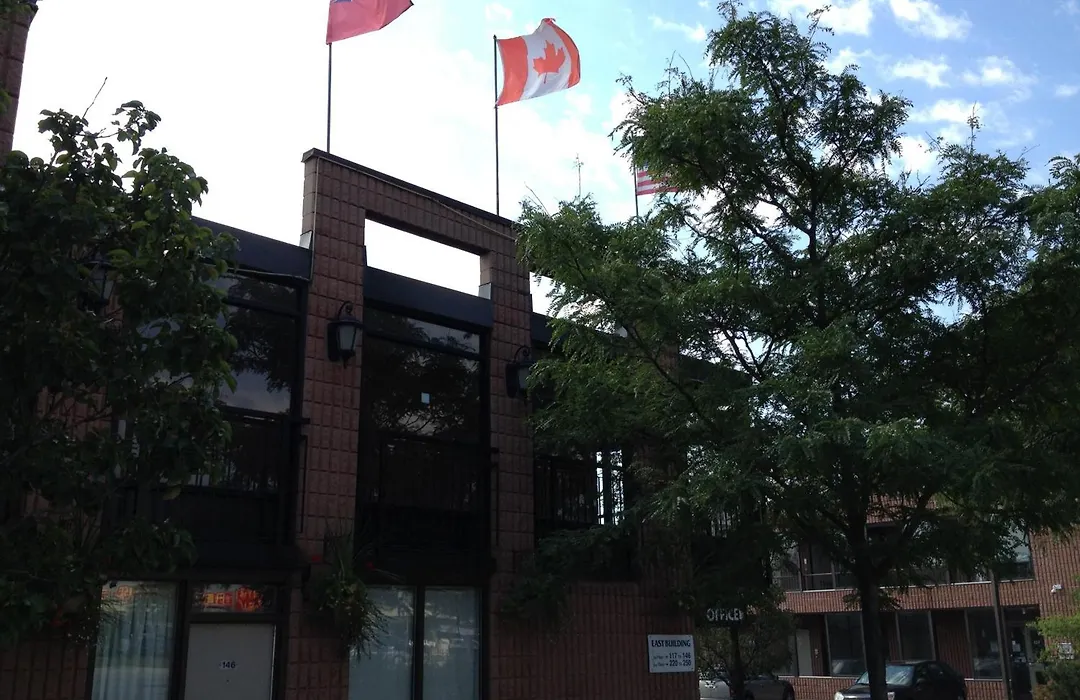Mississauga Gate Inn-1