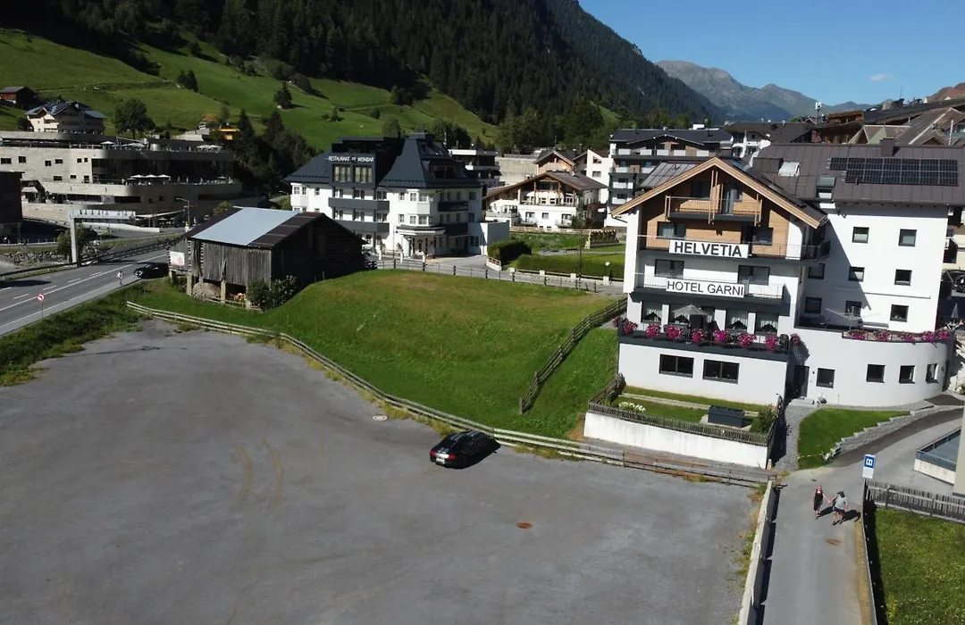 Hotel Garni Helvetia-1