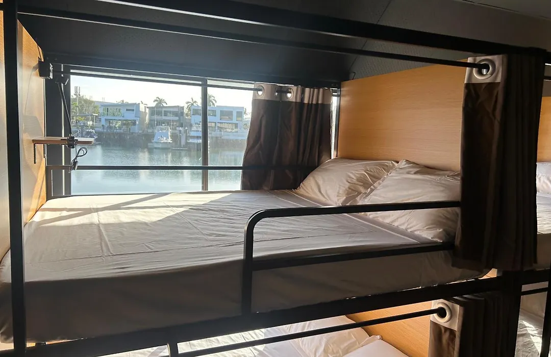 The Pier Pods On The Water- 50M From Townsville Bus Terminal And Ferry Terminal- Passport Id Requried-1