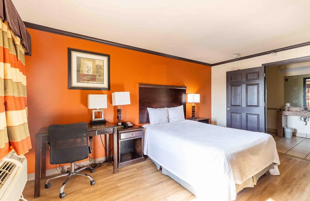 Days Inn By Wyndham Oklahoma City/Moore-1