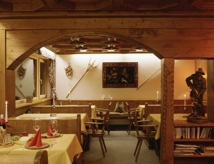 Hotel Garni Ernst Falch-1