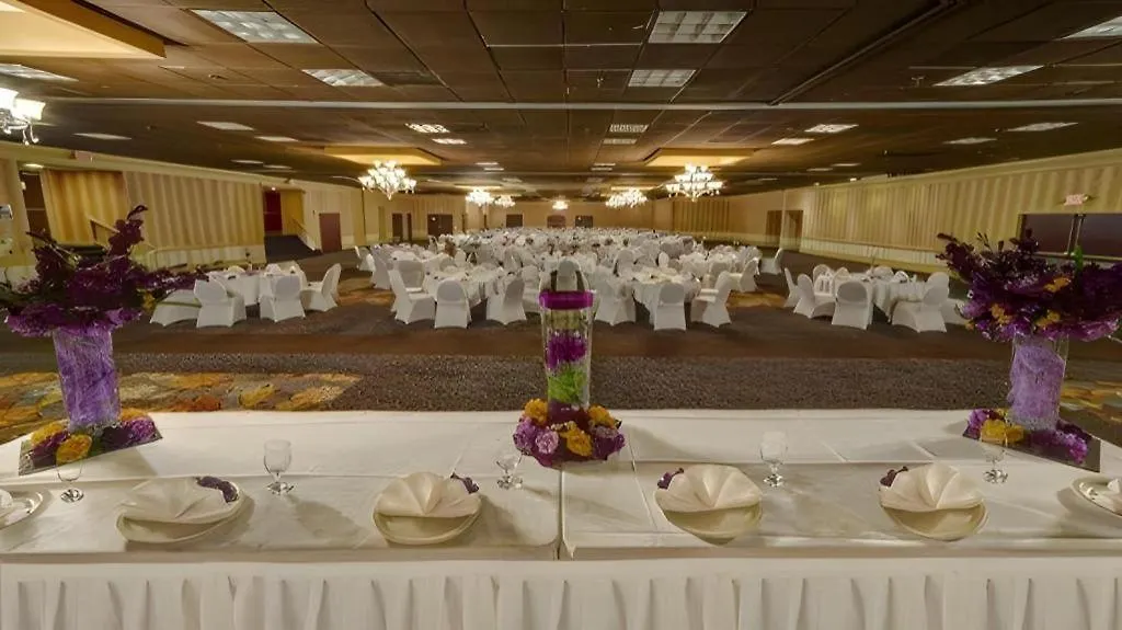 Clarion Hotel & Suites Conference Center Memphis Airport-1