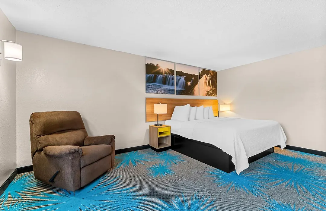 Days Inn By Wyndham Sioux Falls-1