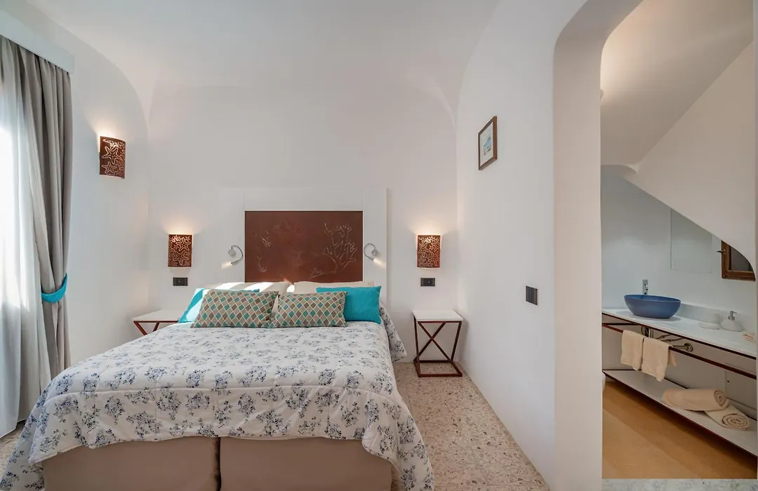 Sorella Luna Room Boutique, Centro di Olbia-1
