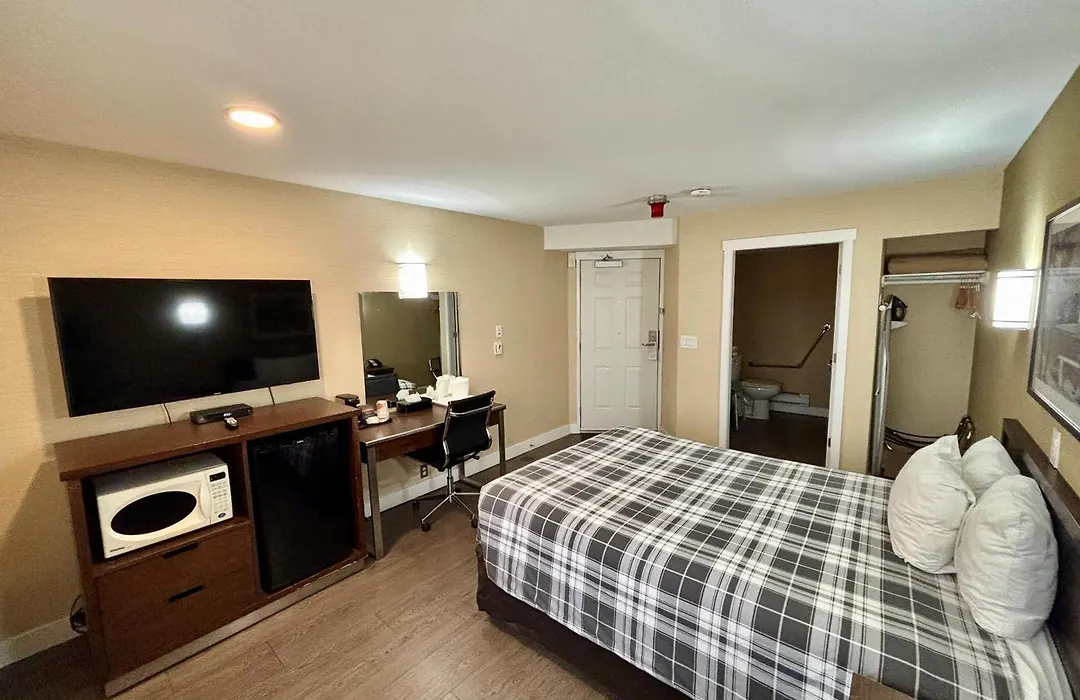 Rodeway Inn & Suites-1