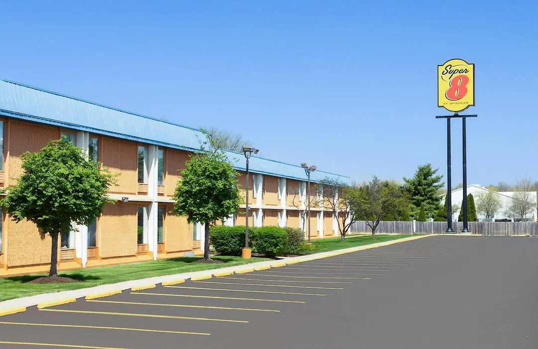Super 8 By Wyndham Columbus-1