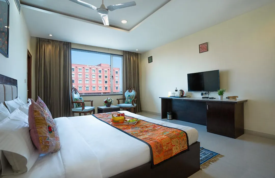 Tripli Hotels White Manor-1