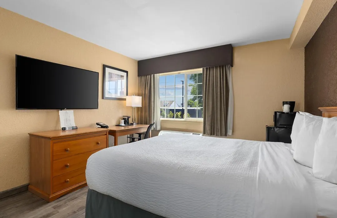 Ramada By Wyndham Portland-1