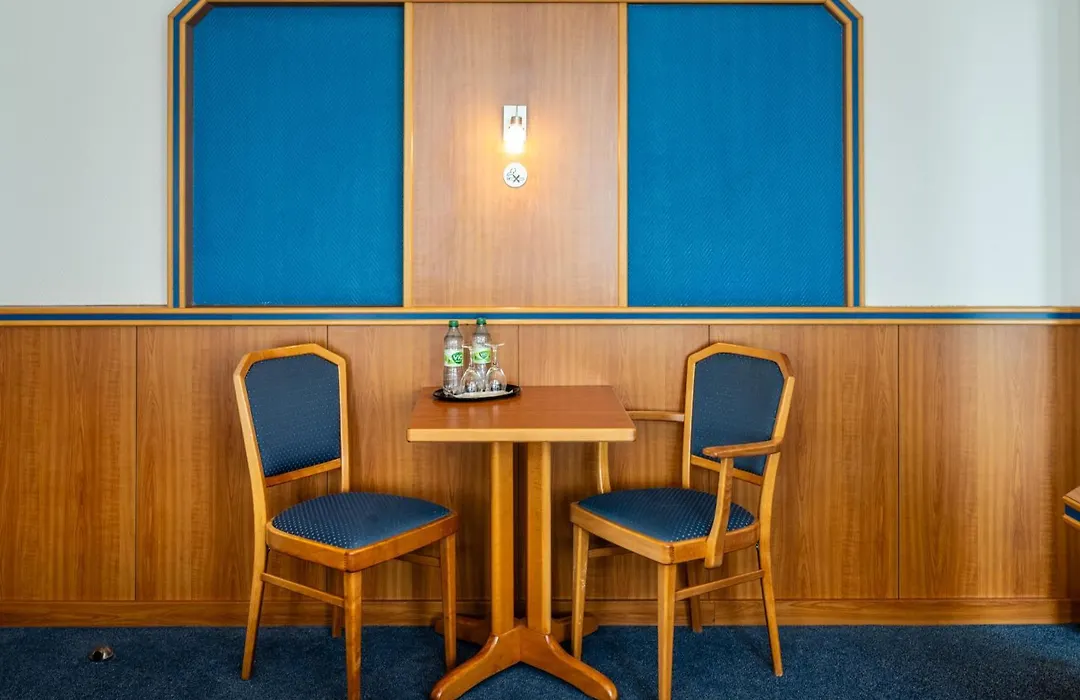 Hotel Und Rasthof Avus-1