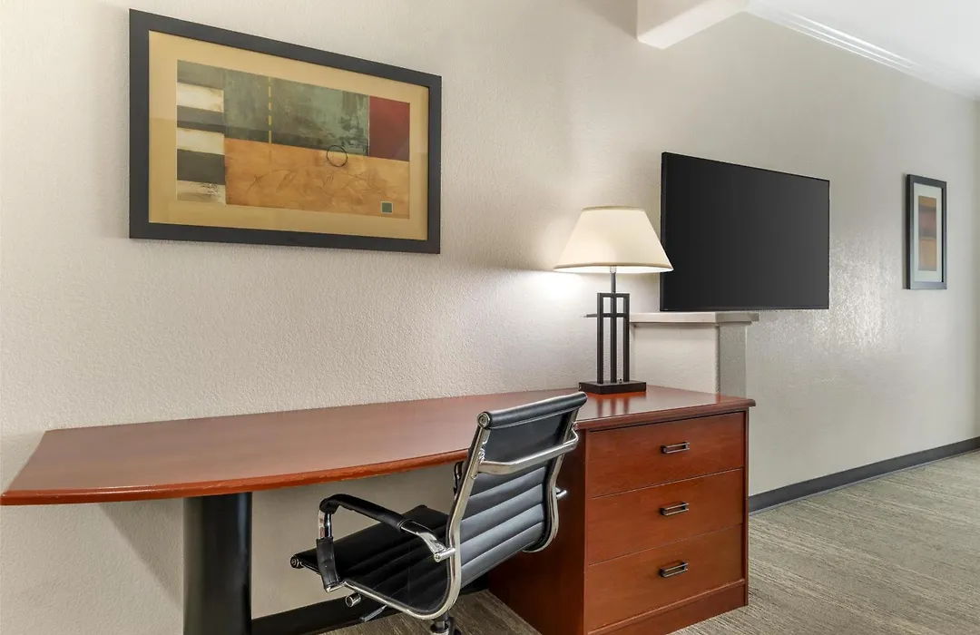 Best Western Plus Waxahachie Inn & Suites-1