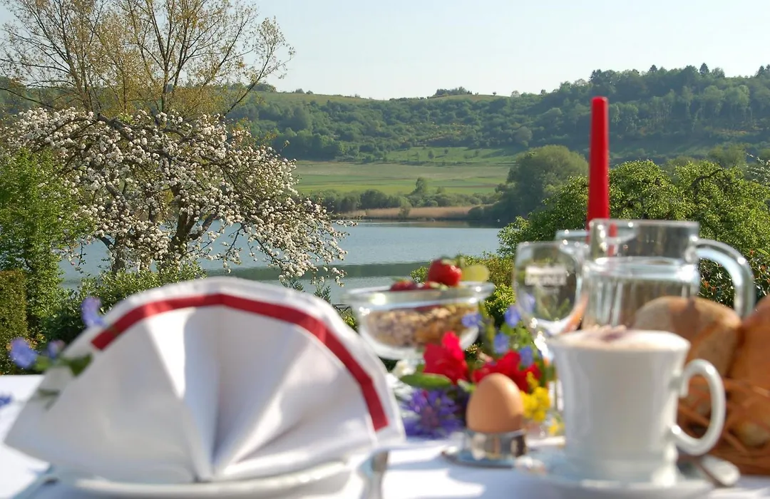Hotel-Ferienwohnungen Cafe Maarblick-1