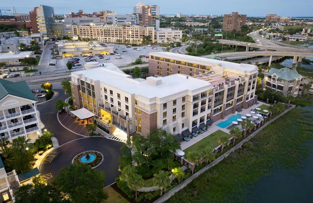 Hilton Garden Inn Charleston Waterfront/Downtown-1