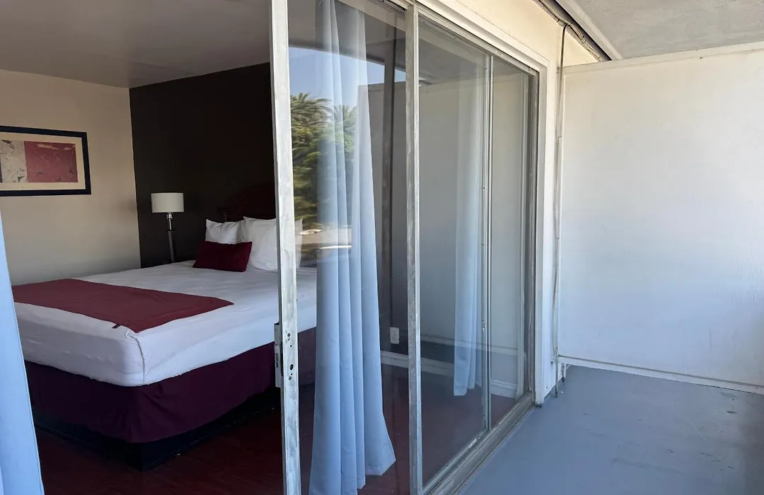 Holiday Lodge-1