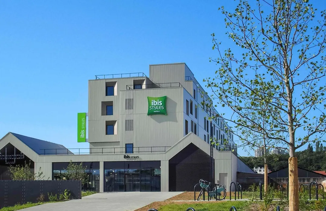 ibis Styles Paris Romainville-1