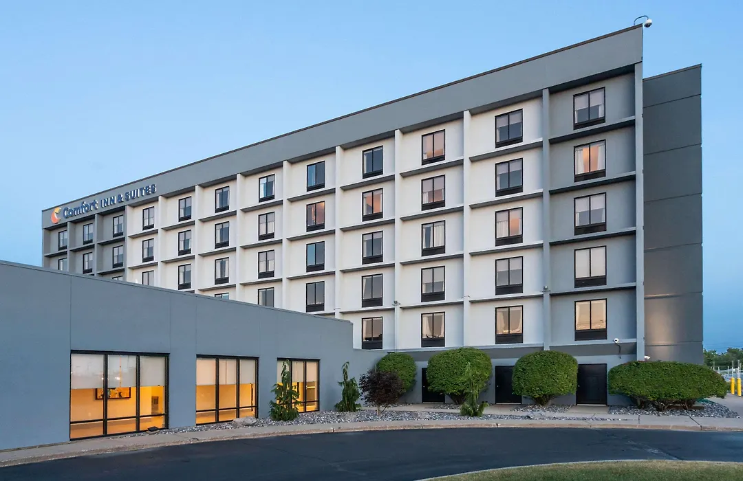 Comfort Inn & Suites Buffalo Airport-1