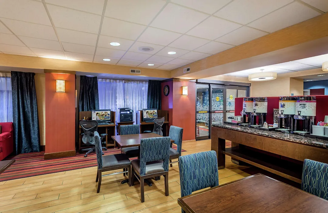 Hampton Inn Milwaukee Airport-1