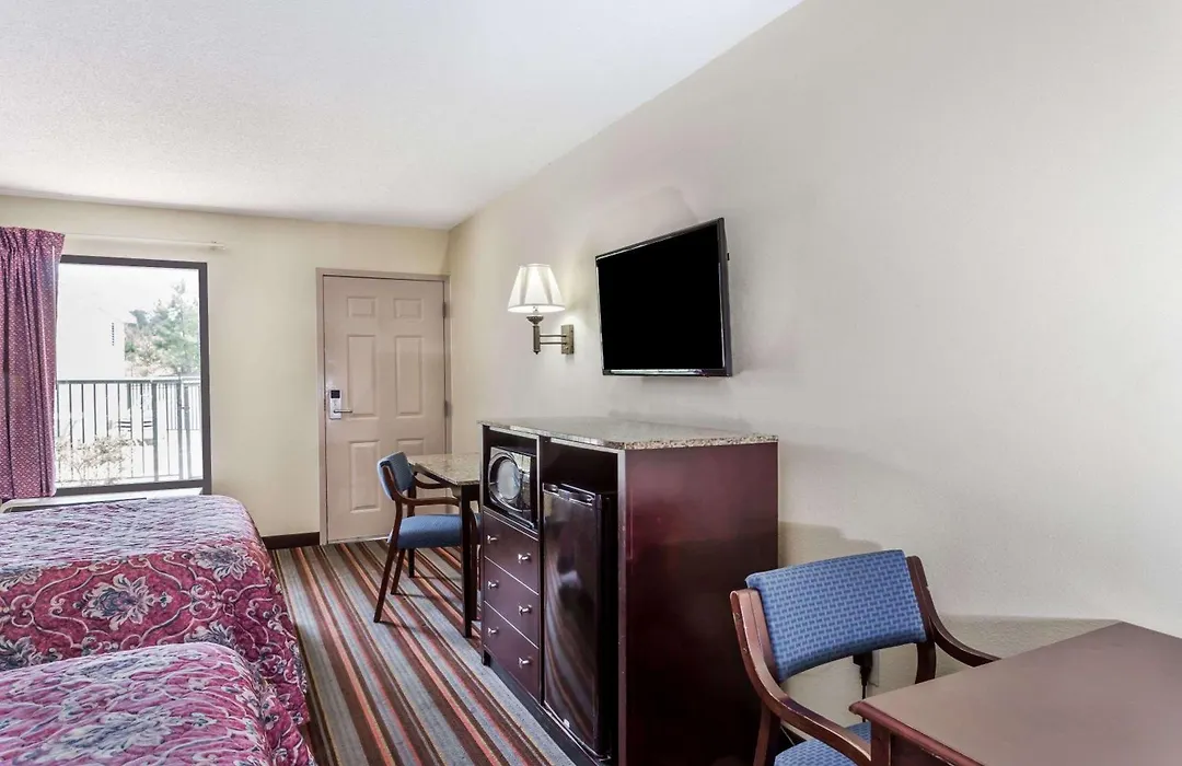 Days Inn By Wyndham Sanford-1